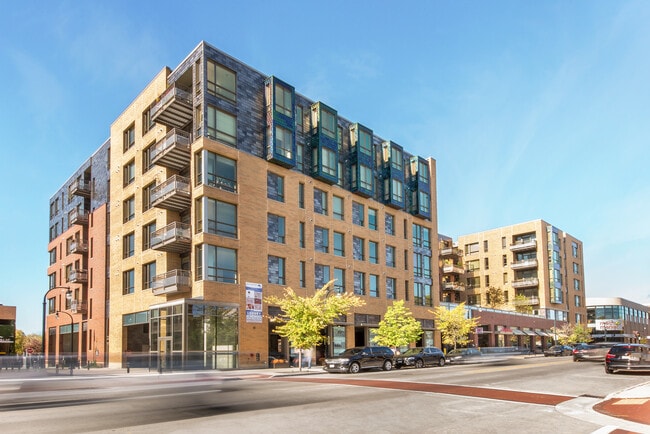 Building Photo - LightHorse 4041