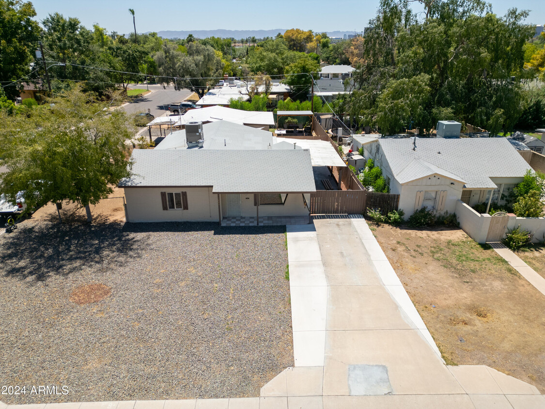 Primary Photo - 1239 E Highland Ave
