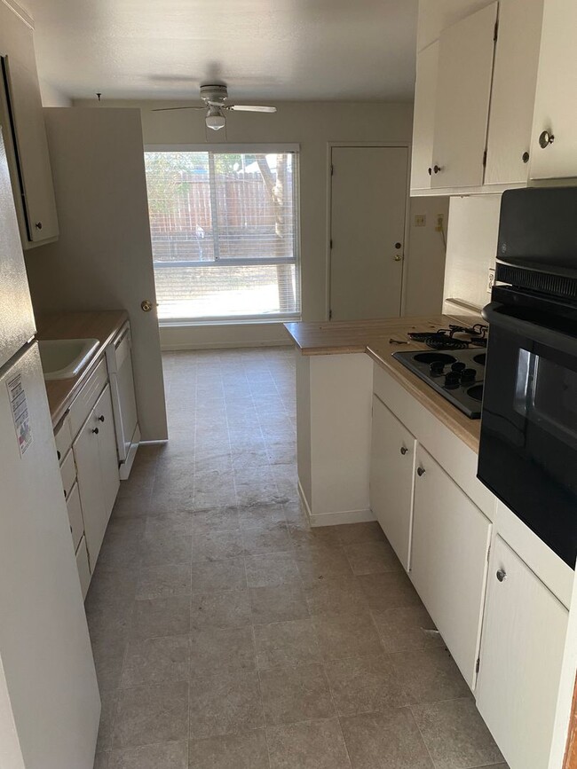Foto del edificio - 815 Chestnut Ln