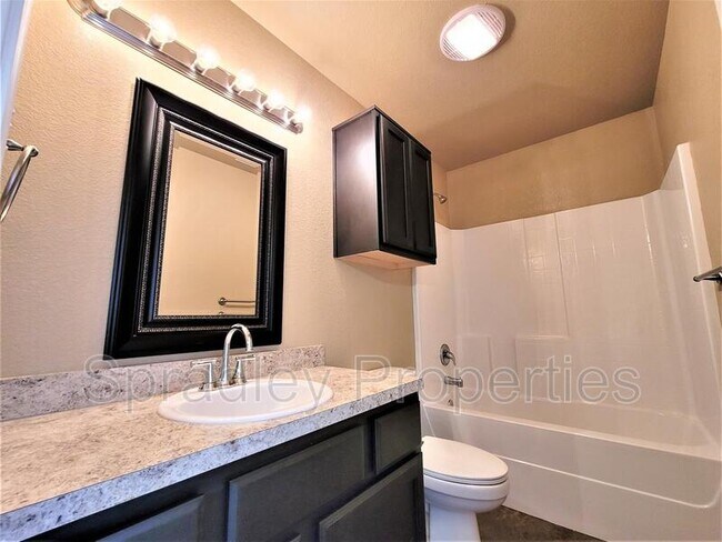 Building Photo - 1527 Vani Ct