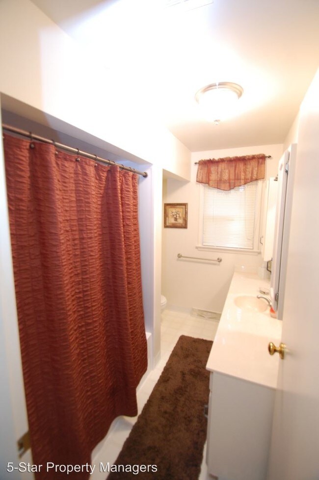 Building Photo - 3 br, 2 bath House - 1604 Lincolnway East