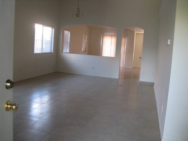 Foto del edificio - 3425 W Hidalgo Ave