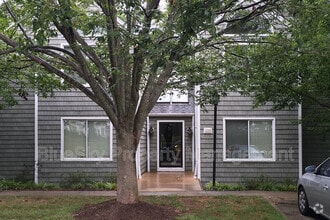 Building Photo - 1214 Clifden Green