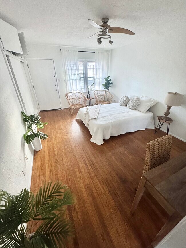 Foto del edificio - 1751 Winona Blvd