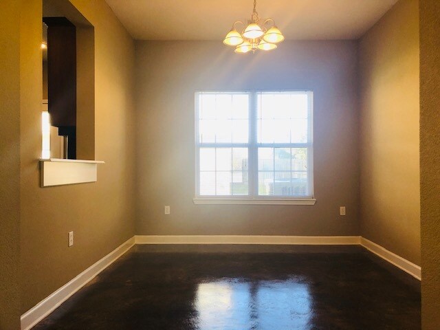 Building Photo - 930 Craighead Forest Rd