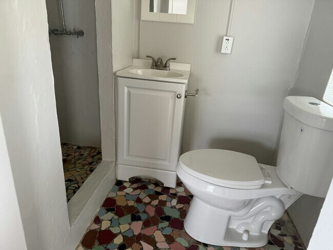 Foto del edificio - 14035 W River Rd