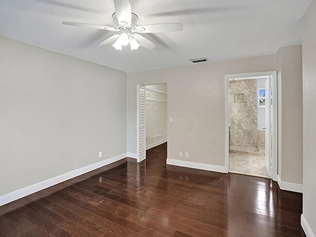 Building Photo - 10563 Buttonwood Lake Dr