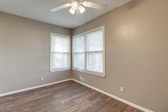 Building Photo - 10921 Shady Ln