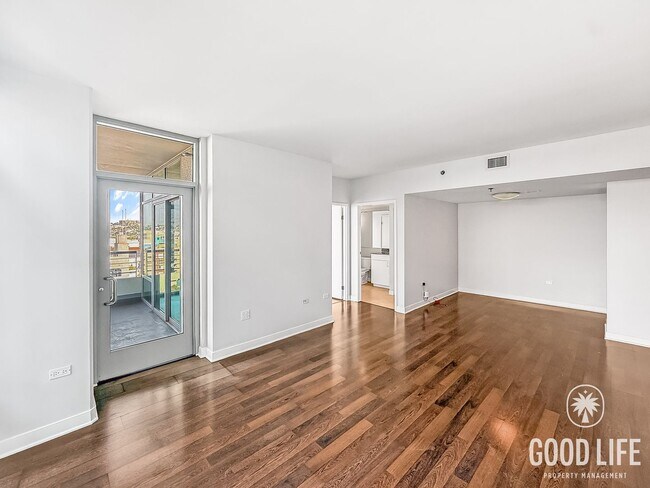 Foto del edificio - Spacious 2B/2BA Acqua Vista Condo w/ A/C & Washer/Dryer!