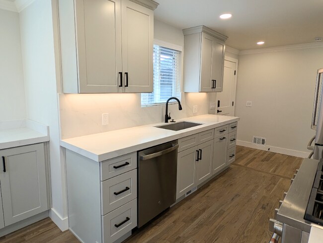 Foto del edificio - 3820 S Viking Rd