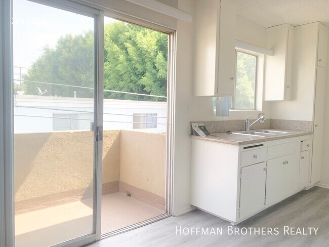 Foto del edificio - 1642 Barry Ave