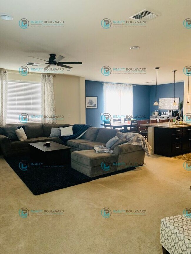 Foto del edificio - 7052 Diversey Dr