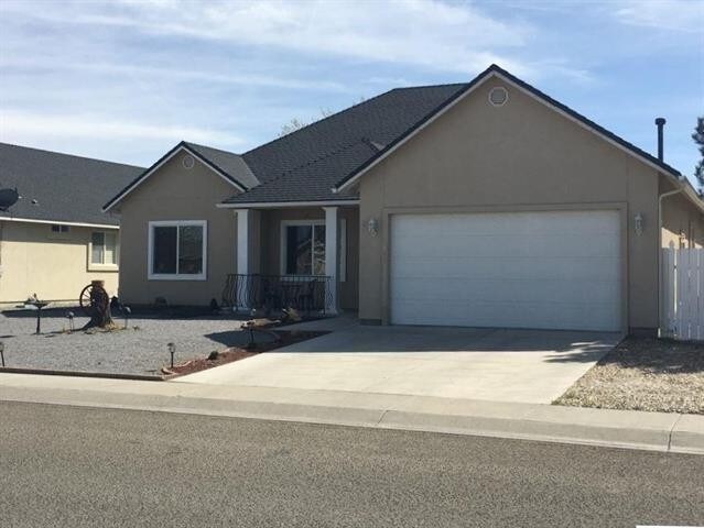 Primary Photo - Golf Course Home with Beautiful Views