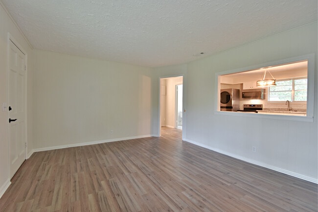 Photo - 1623 Ellison Ln SW House