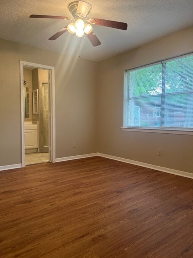 Building Photo - ***Awesome Home-Great Location***