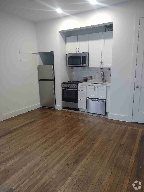 Building Photo - 45 Tiemann Pl