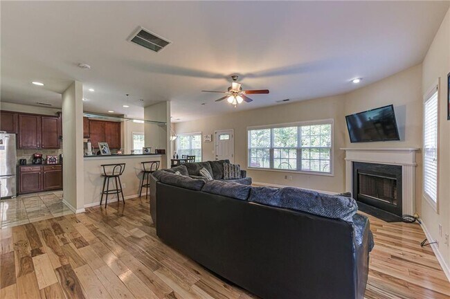 Foto del edificio - 807 Williams View Ct NW