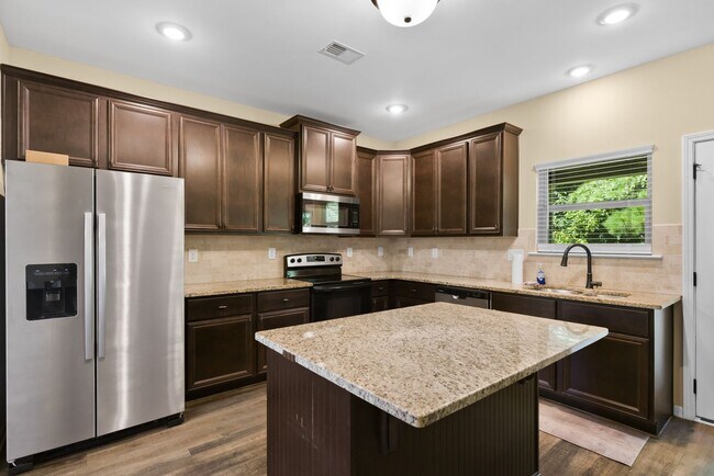 Foto del edificio - Spacious 5BR Home with Huge Fenced Backyard in The Reserve at Wyndham Gates!
