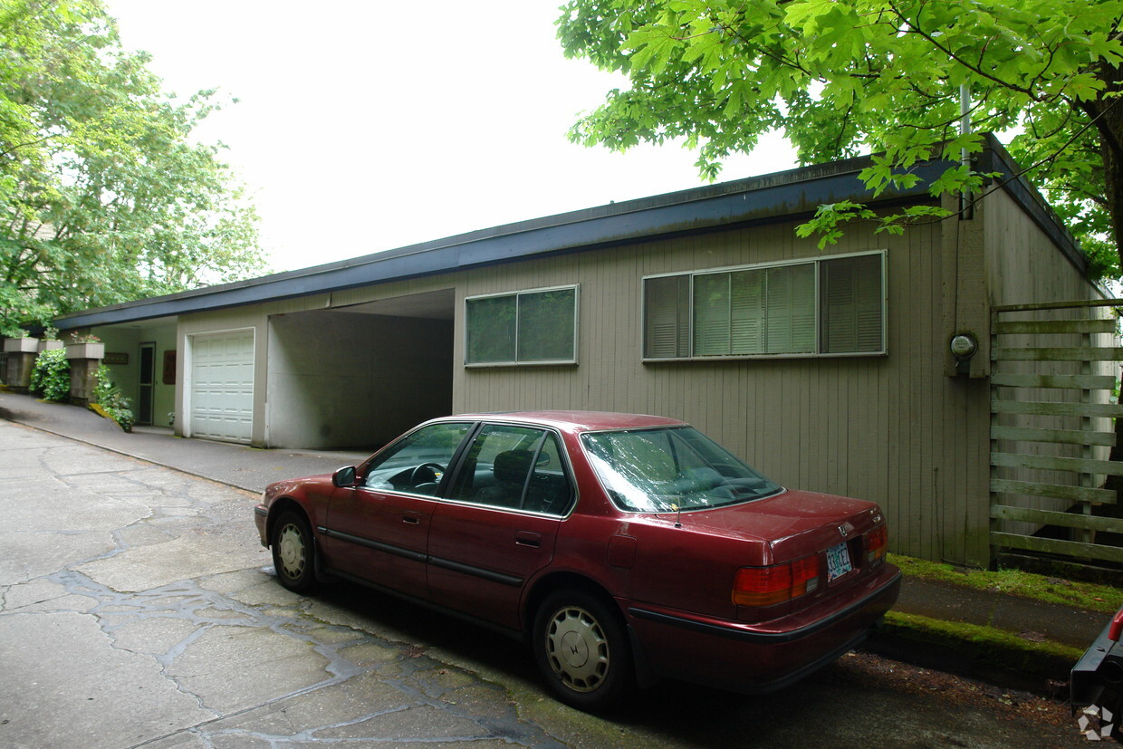 Foto principal - 2300 SW Hoffman Ave