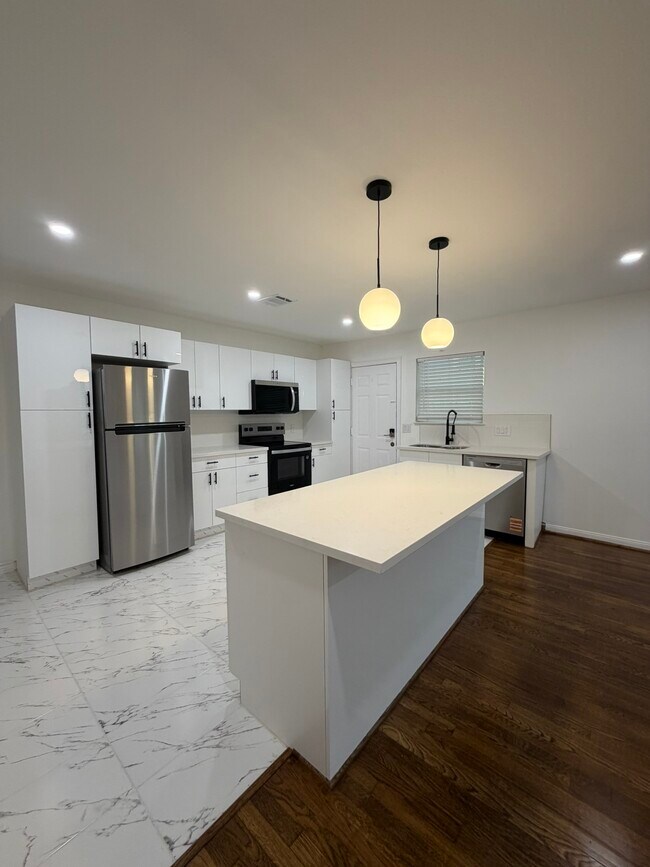 Foto del edificio - 1972 W McKinney St