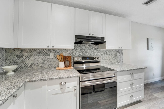 Building Photo - 5890 Sugar Palm Ct