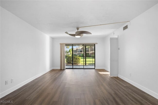 Foto del edificio - 15456 Admiralty Cir