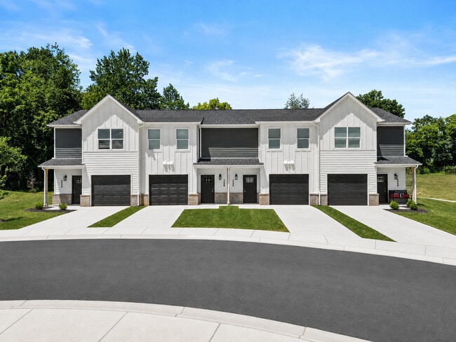 Building Photo - Buffalo Ridge Townhomes