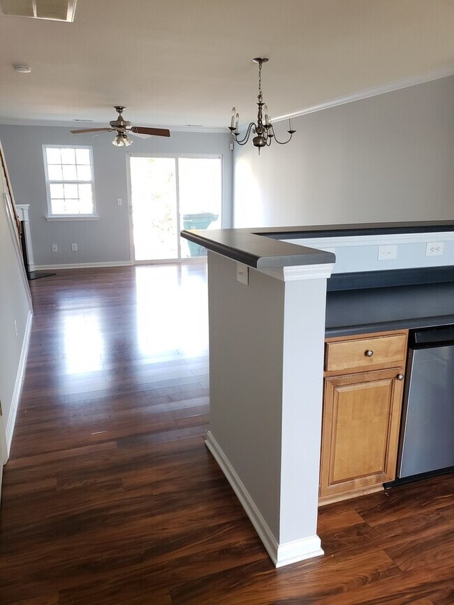 Foto del edificio - Now renting 2 Bed 2.5 Bath town home.