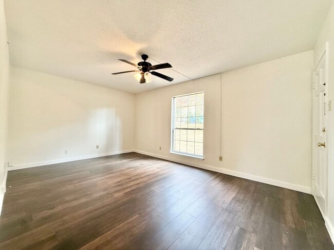 Building Photo - 1906 Brownwood Rd