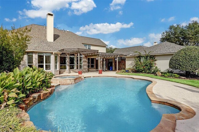 Building Photo - 822 Lake Grayson Dr