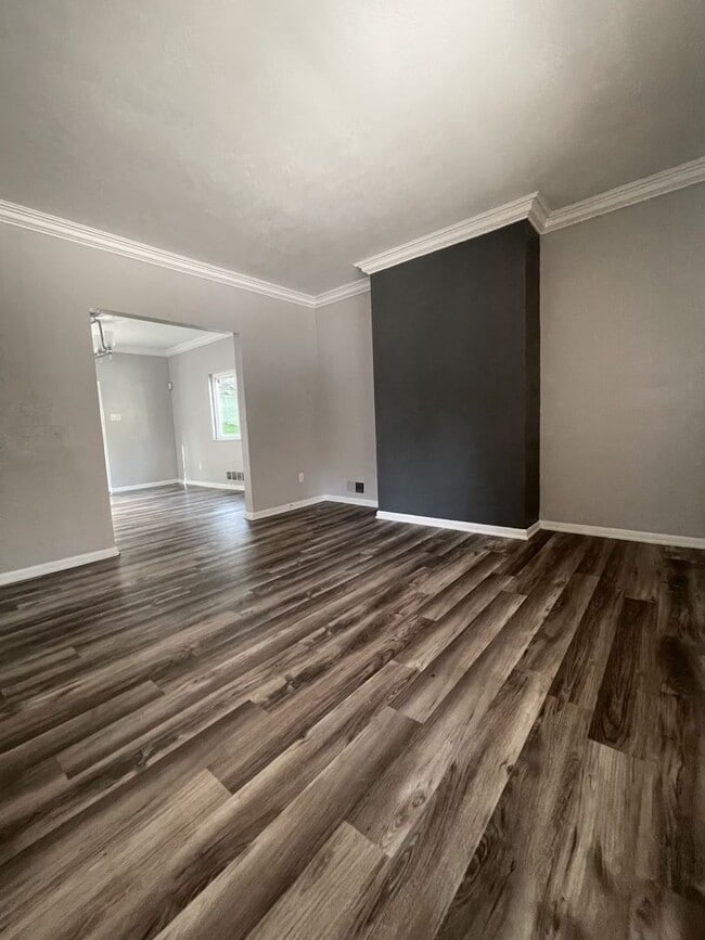 Foto del edificio - 2 Bedroom 1 bath w/laundry and yard