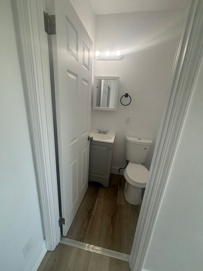 Foto del edificio - 4bd/1.5b Single Section 8/Cash Pay