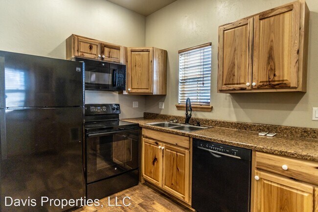 Building Photo - 1 br, 1 bath House - 123 E. 3rd Street