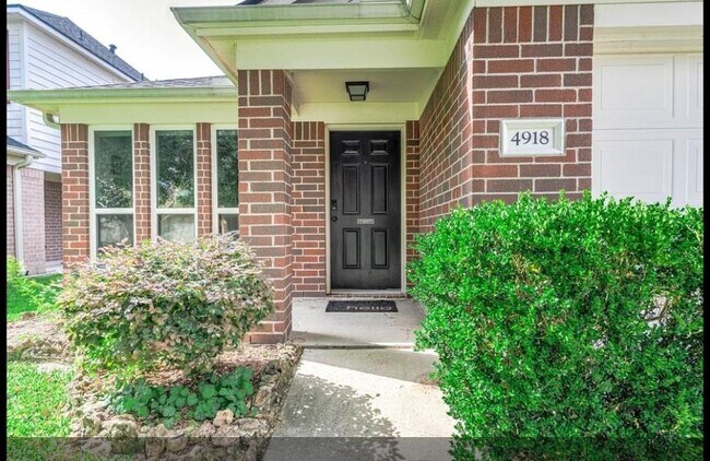 Foto del edificio - 4918 Fair Oak Dale Ln