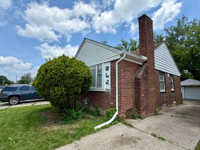 Building Photo - Newly Renovated 2 Bedroom Brick Ranch – $1,300/Month Section 8 Only