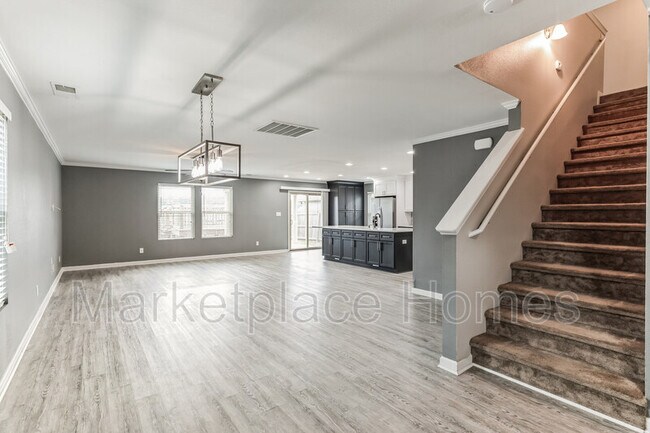 Building Photo - 214 Bermuda Lakes Dr