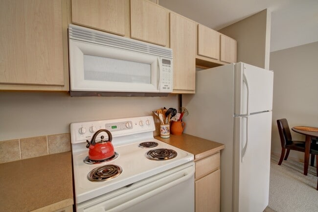 Building Photo - 600 N 85th St