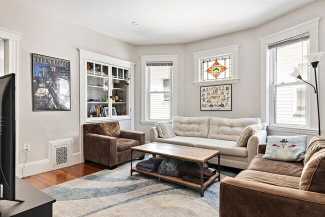 Building Photo - 39 Edison Green