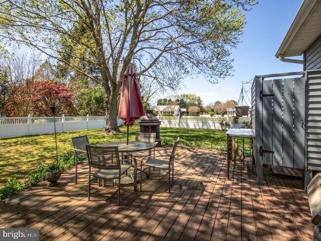 Foto del edificio - 18472 Linden Ln