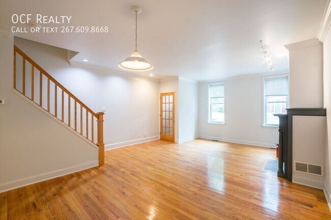 Foto del edificio - Luxury 4 Bedroom Townhouse w Private Deck!