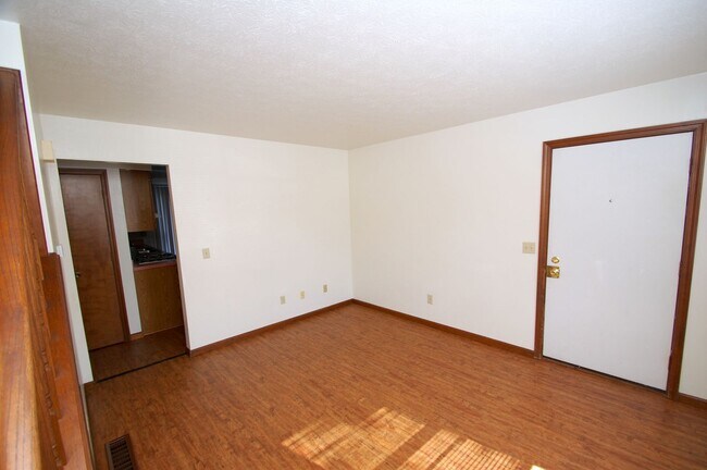 Foto del edificio - 517-E S Silverwood Lane