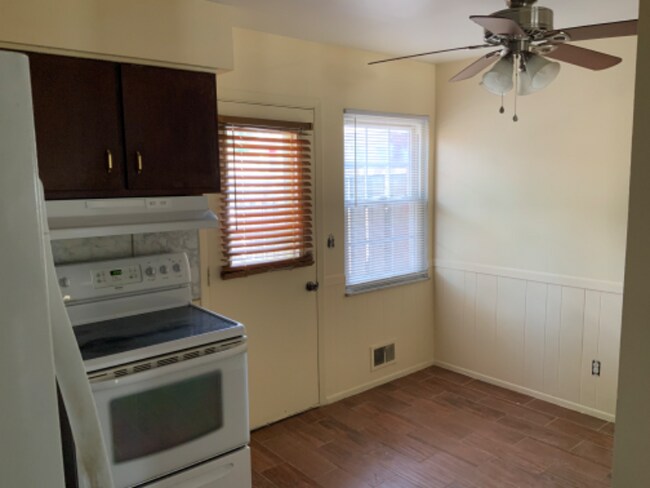 Foto del edificio - 5720 Beechcroft Rd
