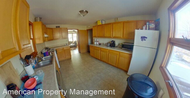 6 br, 3 bath House - 340 N. Delaware photo'