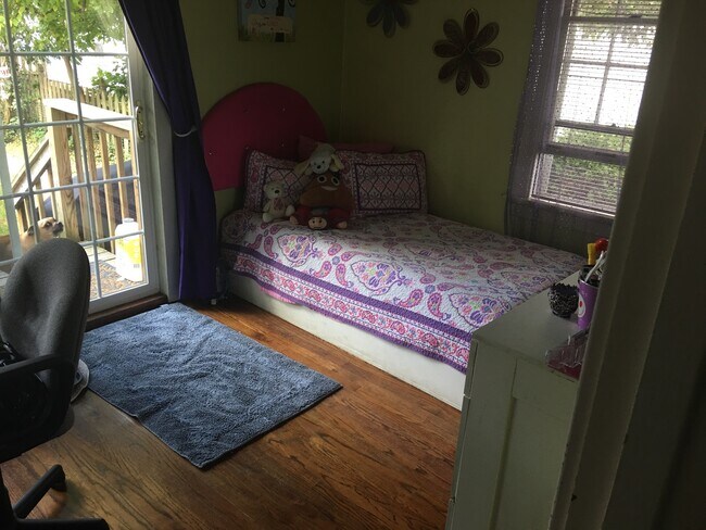 Foto del edificio - 217 Peach Orchard Ave