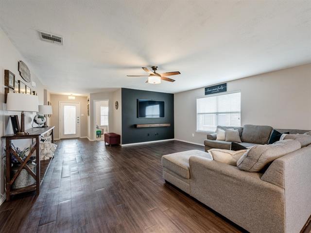 Foto del edificio - 4816 Blue Top Dr