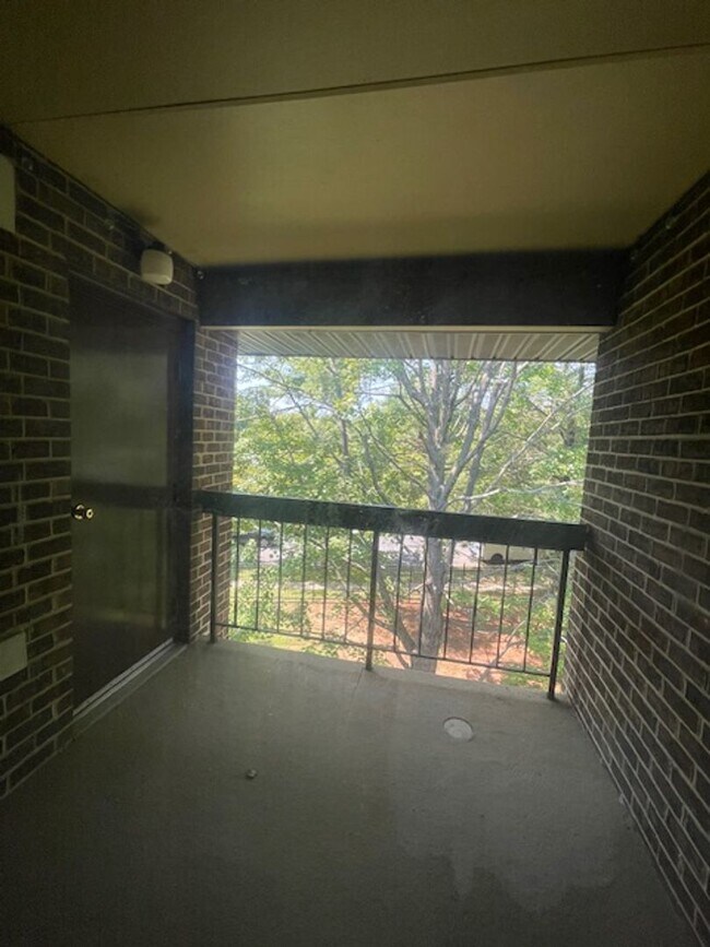 Foto del edificio - NICETOP FLOOR CONDO IN WILLOW WOOD