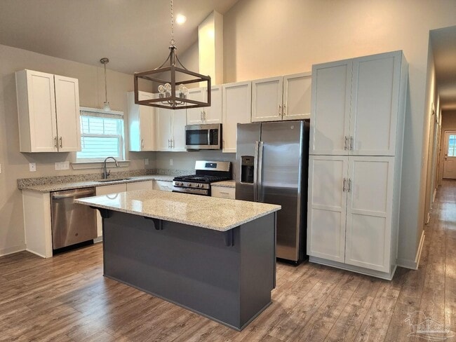 Building Photo - 106 S G St