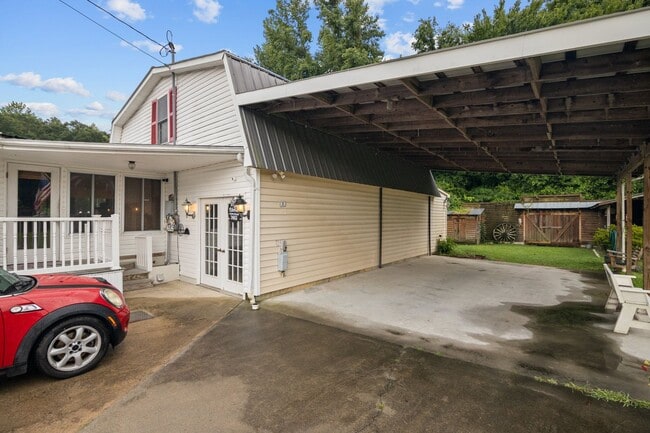 Building Photo - 2277 Hull Rd