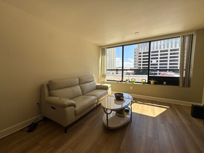 Foto del edificio - 1 Bed / 1 Bath at the Belvedere Towers - Available in July!