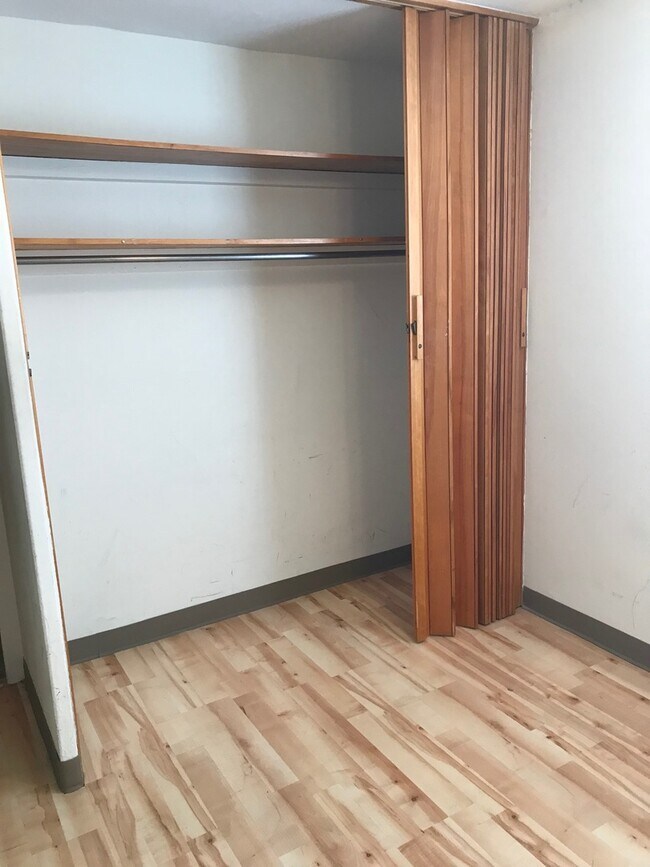 Foto del edificio - 2BR/1BA - East Campus - Stone's throw to Class! Water Included!